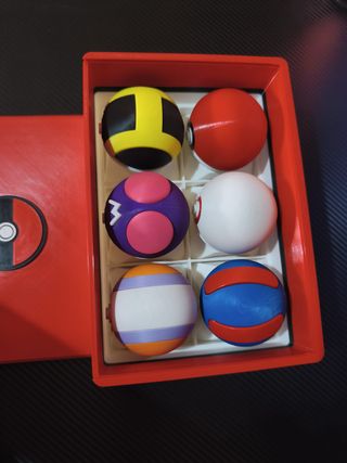 Set 6 pokeballs + caja +6 soportes