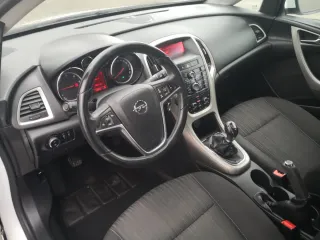 Opel Astra 2011