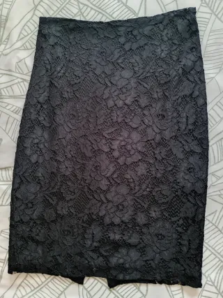 Falda tubo encaje negro de Mango NUEVA