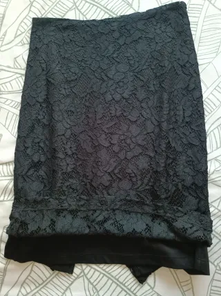 Falda tubo encaje negro de Mango NUEVA