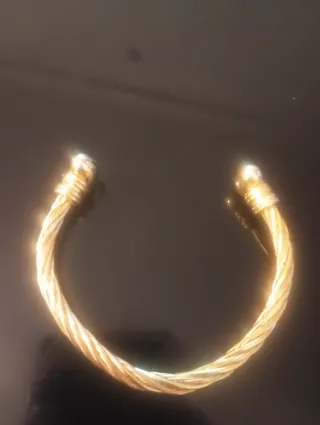 Pulsera dorada trenzada