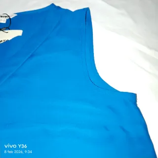 Camiseta sin mangas escote pico