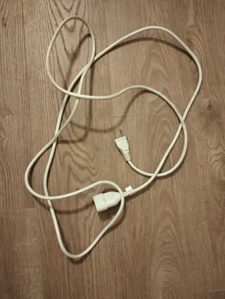 Cable alargador blanco con enchufe