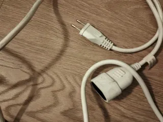 Cable alargador blanco con enchufe