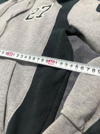 Sudadera Lacoste Sport gris y negra con capucha y
