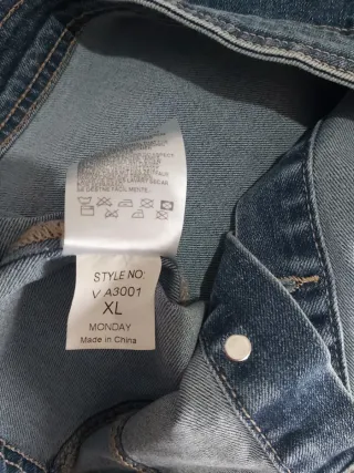 Chaqueta vaquera Monday XL con volantes, elastica.