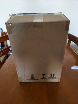 Amazon Basics Cubo de basura rectangular pequeño antimanchas con pedal suave, baño, dormitorio o salón, acero inoxidable cepilla