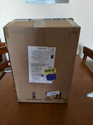 Amazon Basics Cubo de basura rectangular pequeño antimanchas con pedal suave, baño, dormitorio o salón, acero inoxidable cepilla