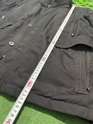 Chaqueta Lacoste negra acolchada con cuello alto -