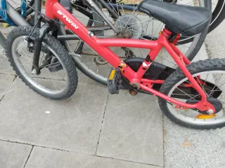 Bicicleta infantil BtWin roja
