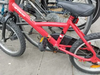 Bicicleta infantil BtWin roja