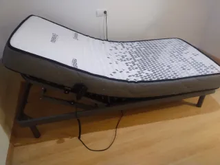 Cama articulada metálica y de madera