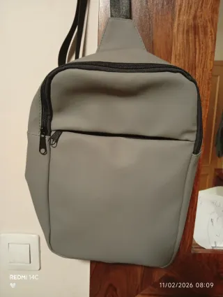 Bandolera deportiva gris