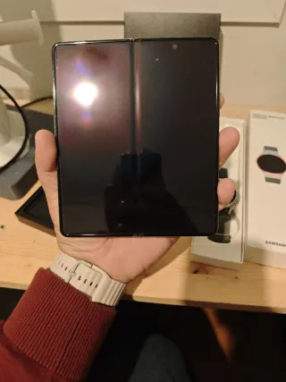 Samsung Galaxy Z Fold 4 + Galaxy Watch 4 Classic