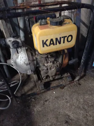 Bomba de agua diésel KANTO sin usar