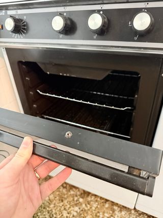 Cocina Butano 5 fuegos con horno eléctrico