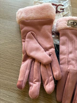 Guantes UGG rosas con pelo
