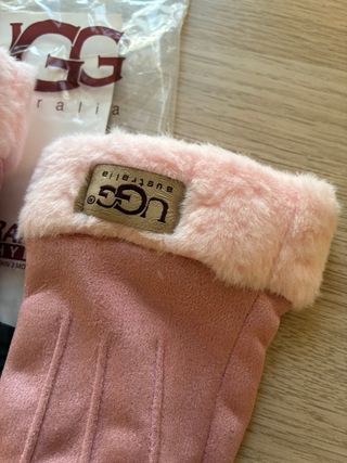 Guantes UGG rosas con pelo