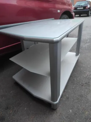 Mueble TV cristal y metal gris con ruedas