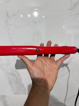 Plancha de pelo roja