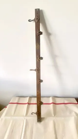 Barra colgador utensilios hierro antiguo