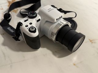 Cámara Kodak PixPro AZ422 Blanca y Negra