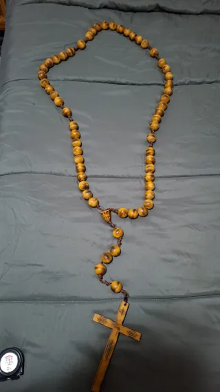 Rosario gigante de madera