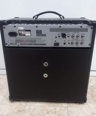 Amplificador de Bajo Boss Katana 110