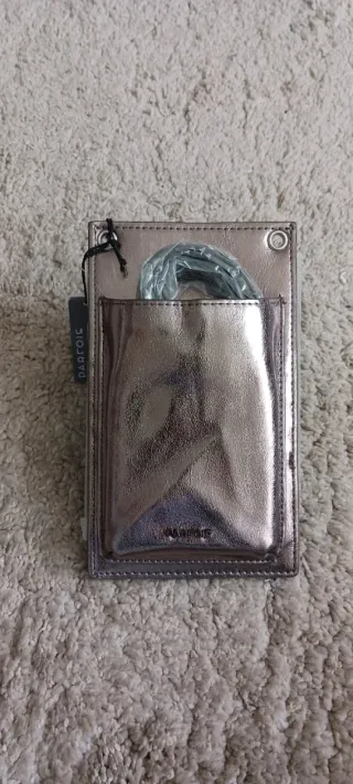 Funda móvil Parfois sin usar con etiquetas