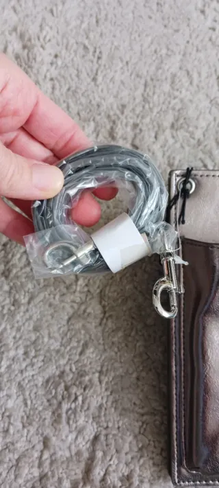 Funda móvil Parfois sin usar con etiquetas