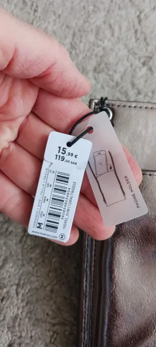 Funda móvil Parfois sin usar con etiquetas