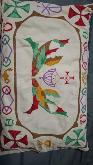 Cojín antiguo bordado multicolor