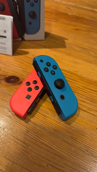 Joy-Con Nintendo Switch Rojos y Azules