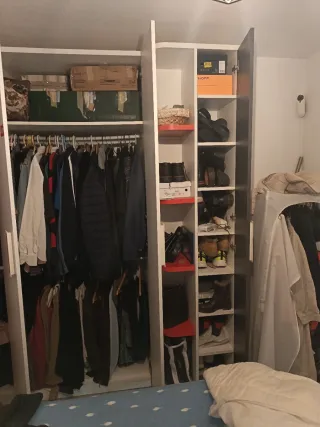 Armario Blanco y Rojo con Zapatero