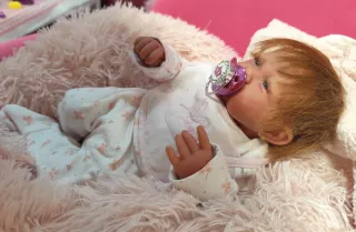 Preciosa bebé reborn realista