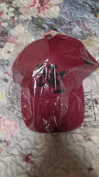 Gorra de Beísbos Granate Letras NY Negras Bordadas