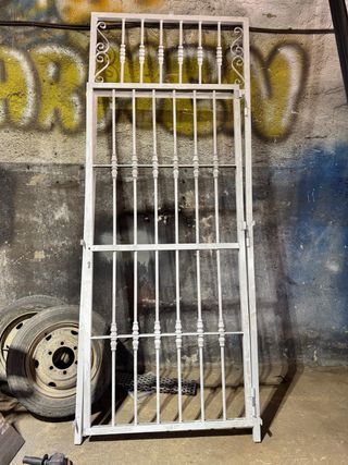 Puerta reja lacada blanco maciza