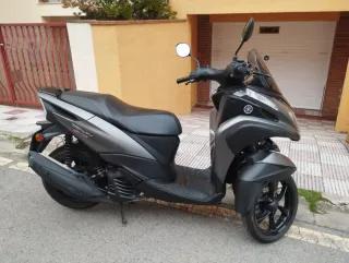 Yamaha Tricity 125 gris