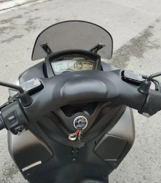 Yamaha Tricity 125 gris