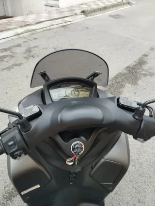 Yamaha Tricity 125 gris