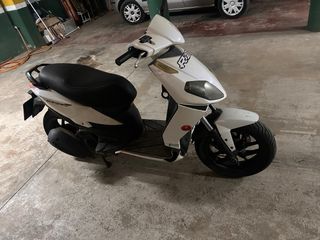 Aprilia Sport City 125 Scooter Blanca