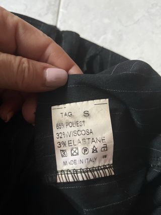 Pantaloni svasati gessati neri