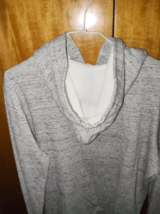 Sudadera Gris con Diseño de Águila