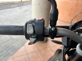 BMW F 700 GS Negra y Roja