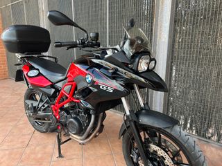 BMW F 700 GS Negra y Roja