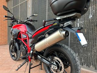 BMW F 700 GS Negra y Roja