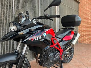 BMW F 700 GS Negra y Roja