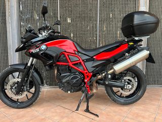 BMW F 700 GS Negra y Roja