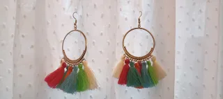 Pendientes dorados flecos multicolor