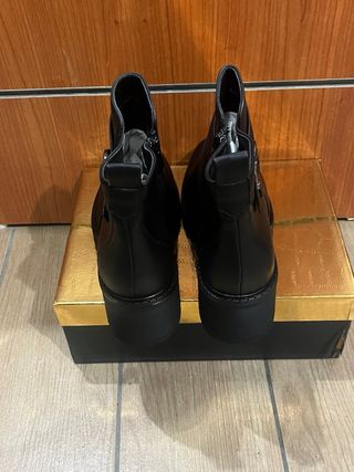 Stivali neri con fibbia